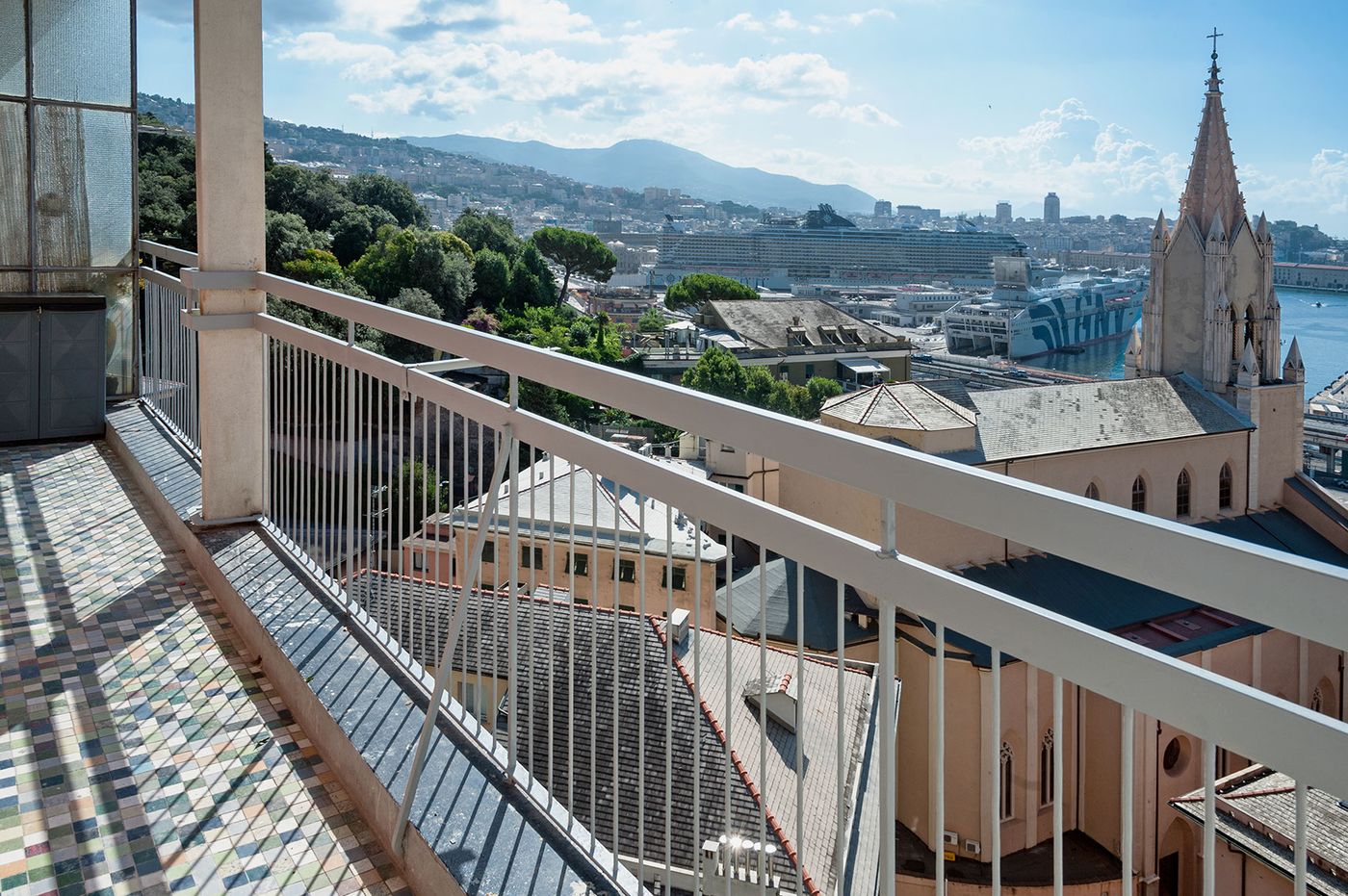 Balcone con vista panoramica su Genova